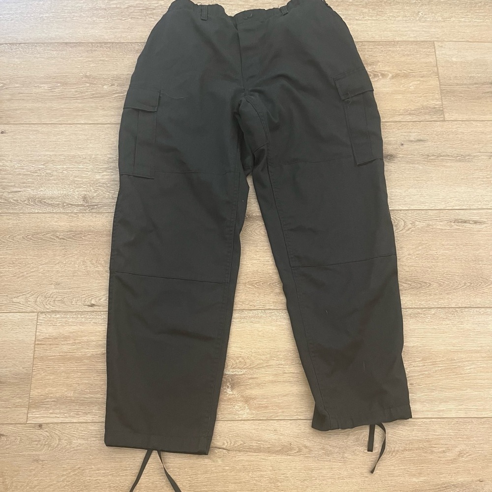Baggy black cargo pants